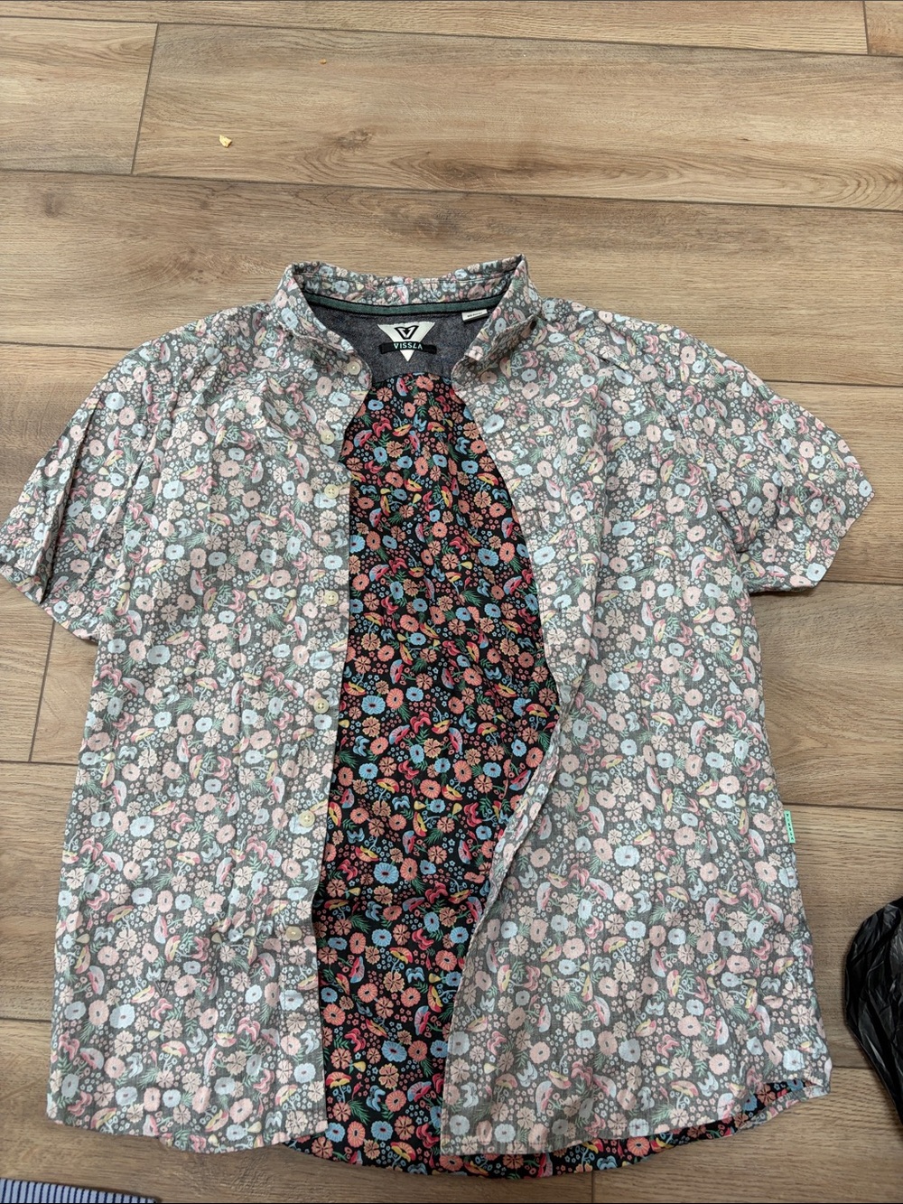 VISSLA Men's Short-Sleeve Floral Button-Down Shirt - Black & Pastel Floral